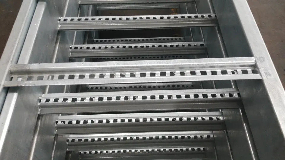 Il tipo inossidabile della scala pre ha galvanizzato il vano per cavi 1-12m per l'industriale