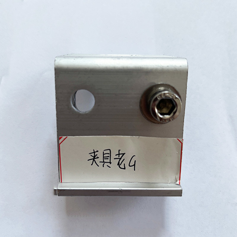 I morsetti del montaggio di pannello solare del carico di vento 60M/S facili installano le dimensioni differenti