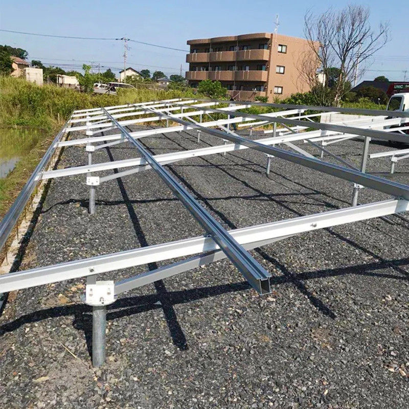 Sistema di montaggio solare a terra in alluminio regolabile resistenza alla corrosione per installazione solare
