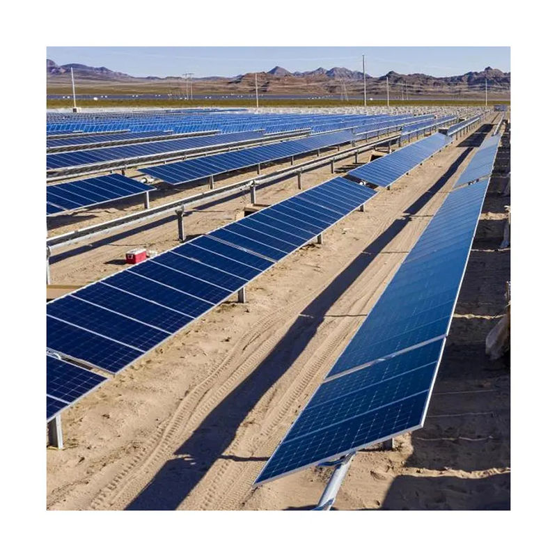 Staffe fotovoltaiche che seguono la traiettoria della luce solare per aumentare la produzione di energia fotovoltaica