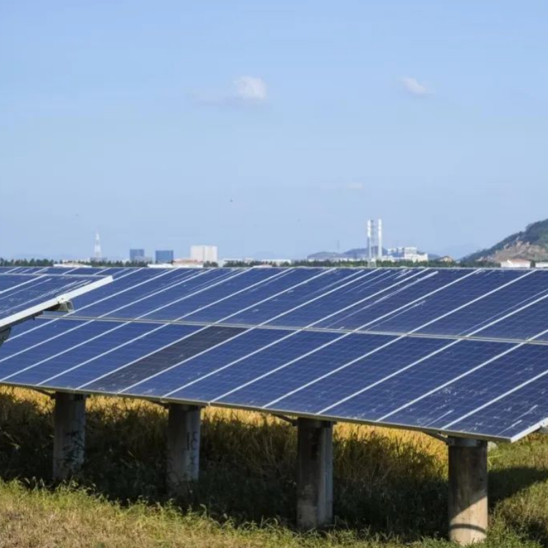 Apparecchi di montaggio solare a terra personalizzabili e facili da installare per impianti fotovoltaici a larga scala