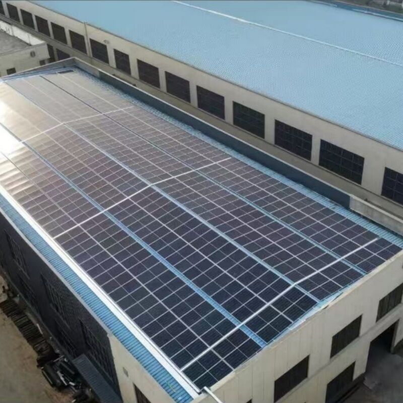 Supporti per il montaggio sul tetto di pannelli solari ad alta efficienza che massimizzano l'utilizzo dello spazio per maggiori ritorni energetici