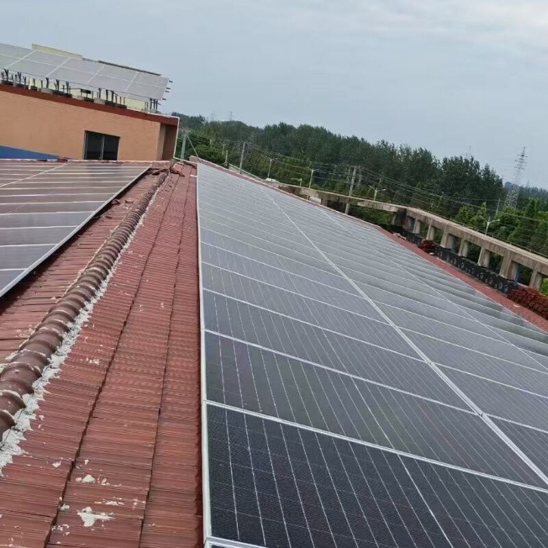 Brackets di montaggio del tetto dei pannelli solari resistenti con pinze a cucitura in piedi versatili per tetti ondulati e stagnoli trapezoidi Facile installazione