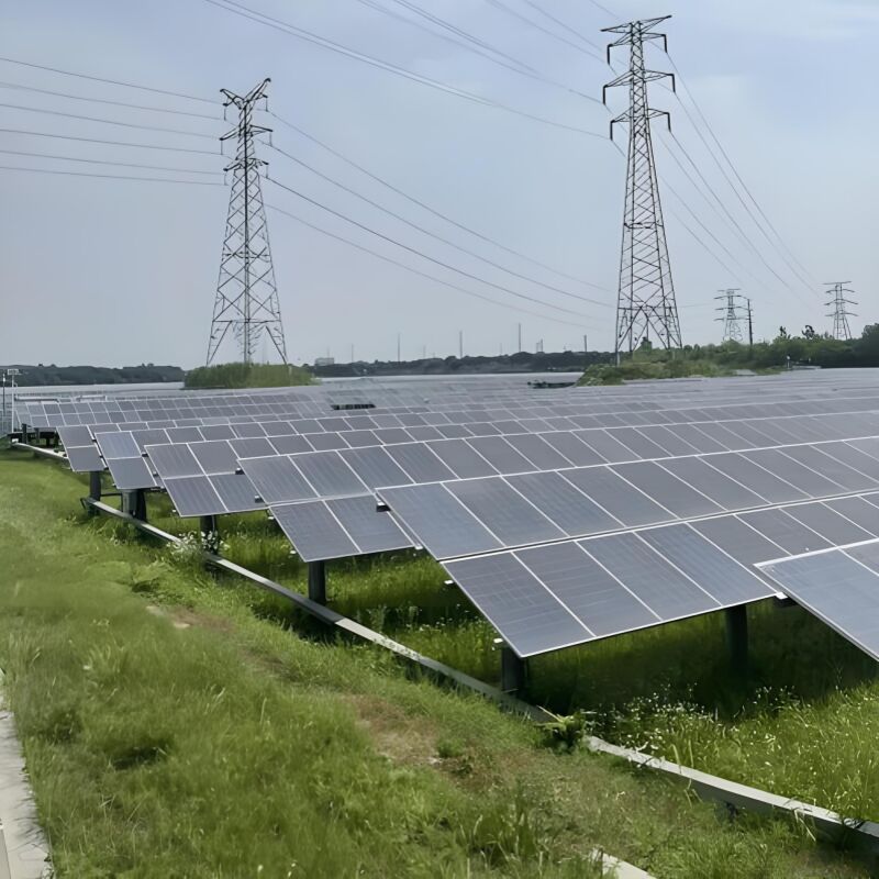 Staffe di montaggio solare a terra: sistema di montaggio flessibile e regolabile con design brevettato per un'installazione sicura e per progetti solari