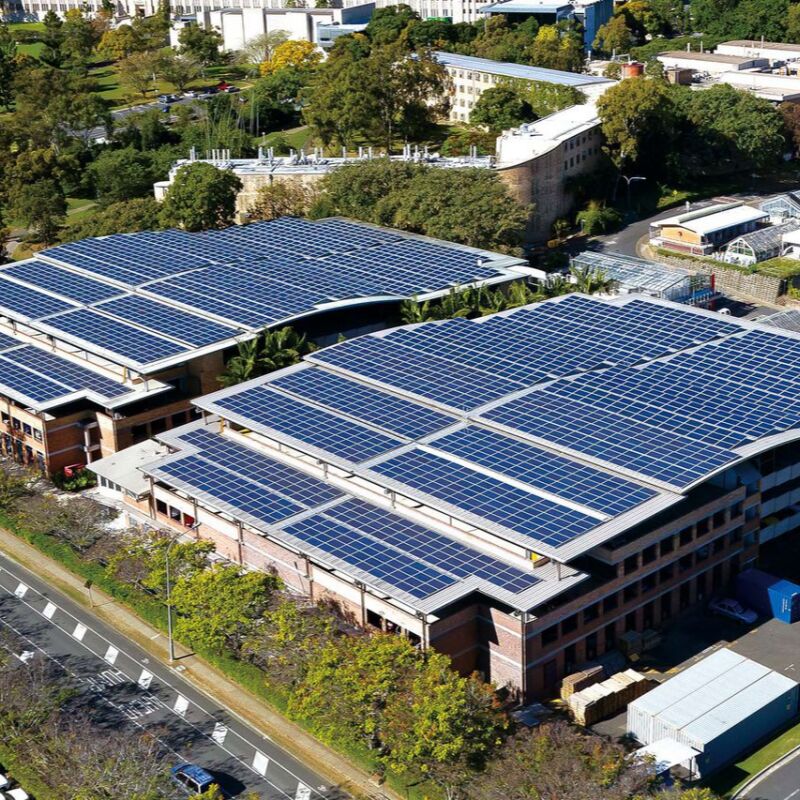 Supporti per il montaggio sul tetto di pannelli solari compatibili con tetti in lamiera ondulata offrendo installazione e lunga durata di vita